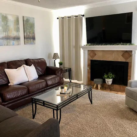 Close To Tulsa, Great Restaurants And Shopping!